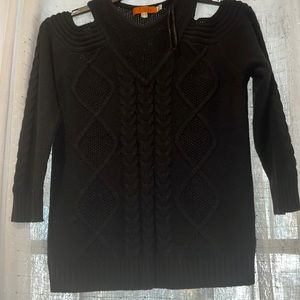 One a medium sized knitted shirt black
